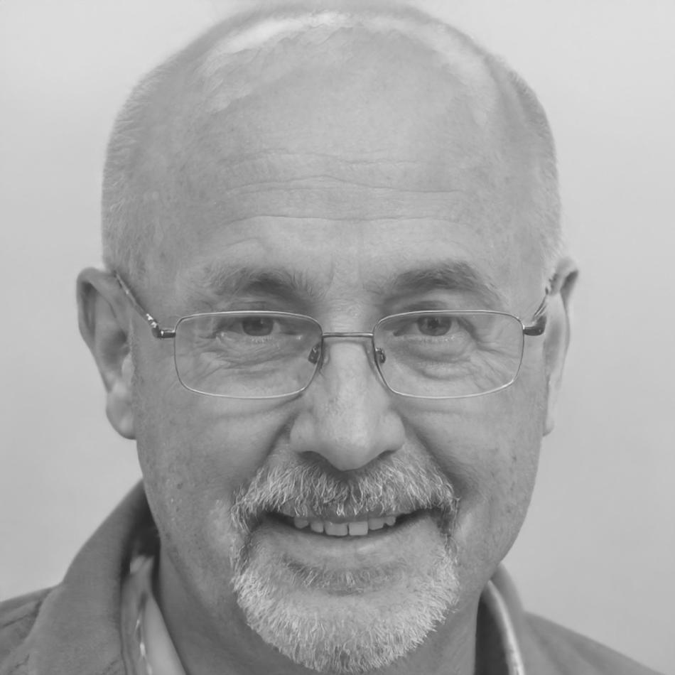 Portraitfoto von Lennard Theis, Senior Mentor für Unternehmensfinanzen